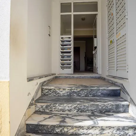 Sun & Surf Apartman *